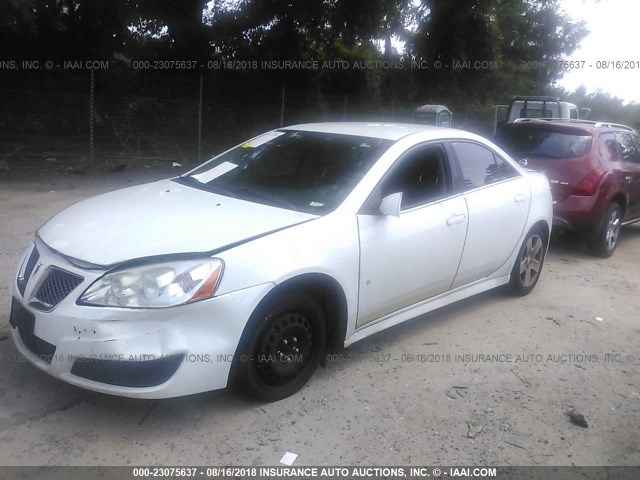 1G2ZA5EB2A4102541 - 2010 PONTIAC G6 WHITE photo 2