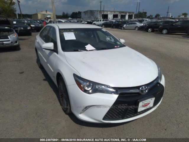 4T1BF1FKXGU197151 - 2016 TOYOTA CAMRY LE/XLE/SE/XSE WHITE photo 1