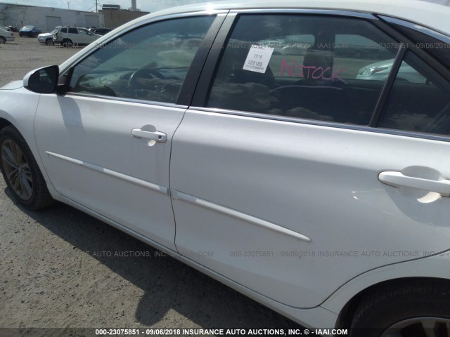 4T1BF1FKXGU197151 - 2016 TOYOTA CAMRY LE/XLE/SE/XSE WHITE photo 6