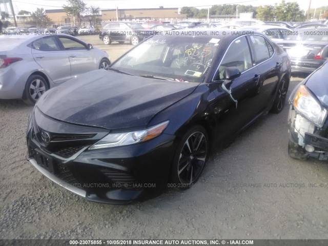 4T1BZ1HK8JU500925 - 2018 TOYOTA CAMRY XSE/XLE Qara foto 2