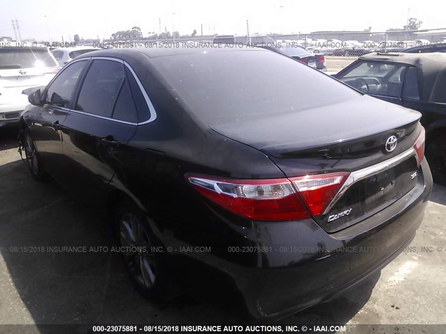 4T1BF1FK9HU271631 - 2017 TOYOTA CAMRY LE/XLE/SE/XSE 黑色 照片 3