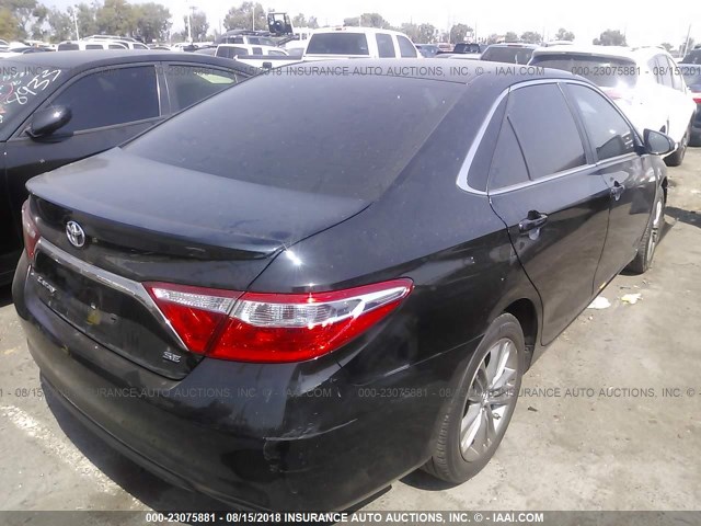4T1BF1FK9HU271631 - 2017 TOYOTA CAMRY LE/XLE/SE/XSE 黑色 照片 4