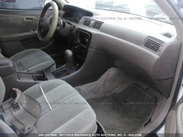 4T1BG22K2XU919026 - 1999 TOYOTA CAMRY CE/LE/XLE 白色 照片 5