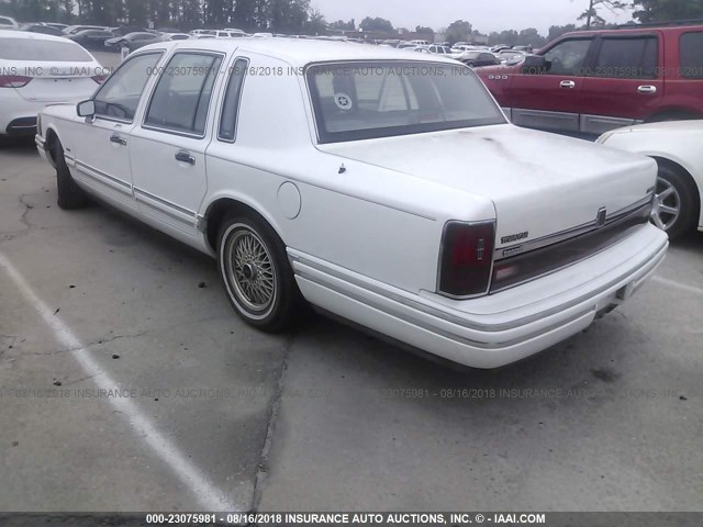 1LNLM83W1PY638345 - 1993 LINCOLN TOWN CAR CARTIER WHITE photo 3