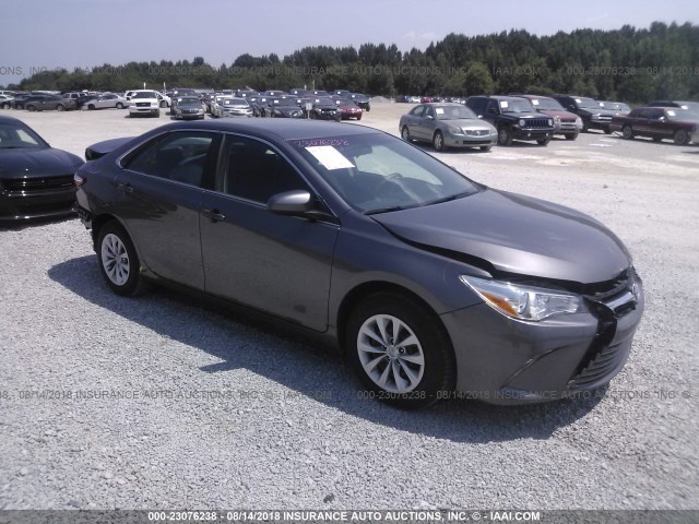 4T4BF1FK0GR561938 - 2016 TOYOTA CAMRY LE/XLE/SE/XSE 灰色 照片 1