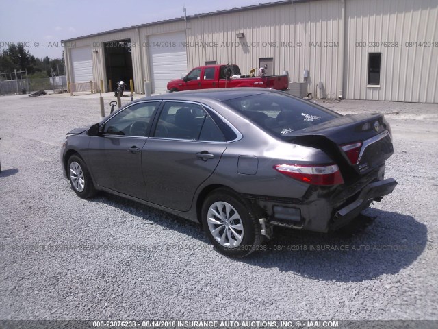 4T4BF1FK0GR561938 - 2016 TOYOTA CAMRY LE/XLE/SE/XSE 灰色 照片 3