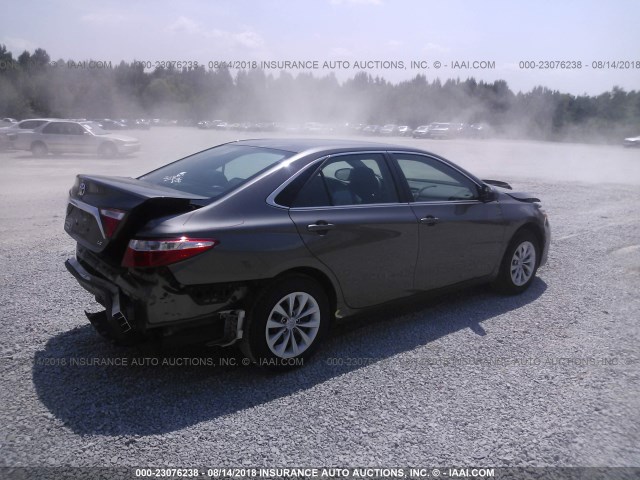 4T4BF1FK0GR561938 - 2016 TOYOTA CAMRY LE/XLE/SE/XSE 灰色 照片 4