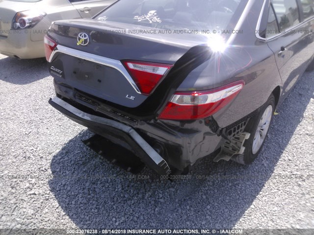 4T4BF1FK0GR561938 - 2016 TOYOTA CAMRY LE/XLE/SE/XSE 灰色 照片 6