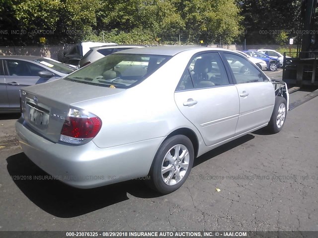 4T1BE30KX6U681987 - 2006 TOYOTA CAMRY LE/XLE/SE Күміс фото 4
