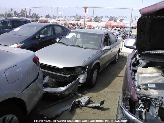 JT2BG22K5W0196503 - 1998 TOYOTA CAMRY CE/LE/XLE TAN photo 2