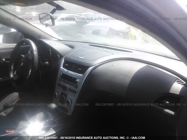 1G1ZC5E12BF131968 - 2011 CHEVROLET MALIBU 1LT ვერცხლისფერი ფოტო 5