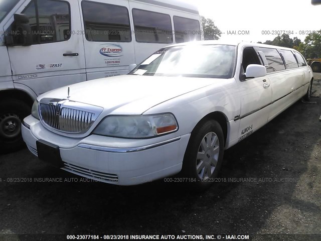 1L1FM88W65Y669014 - 2005 LINCOLN TOWN CAR EXECUTIVE WHITE photo 2