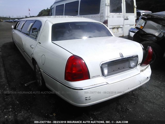 1L1FM88W65Y669014 - 2005 LINCOLN TOWN CAR EXECUTIVE WHITE photo 3
