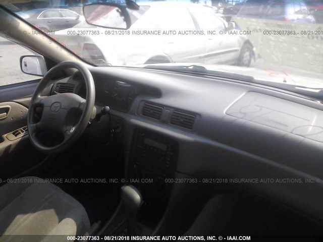 4T1BF22K6YU104803 - 2000 TOYOTA CAMRY LE/XLE BEIGE photo 5