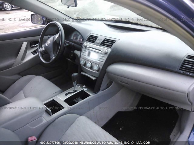 4T1BE46K59U305926 - 2009 TOYOTA CAMRY SE/LE/XLE BLUE photo 5
