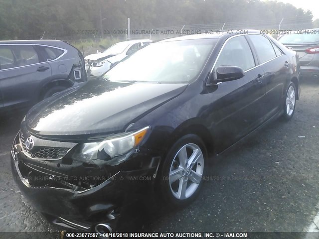 4T1BF1FK6EU740654 - 2014 TOYOTA CAMRY L/SE/LE/XLE Qara foto 2