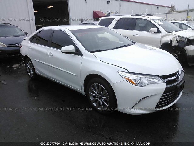 4T1BF1FK1HU420162 - 2017 TOYOTA CAMRY LE/XLE/SE/XSE 白色 照片 1