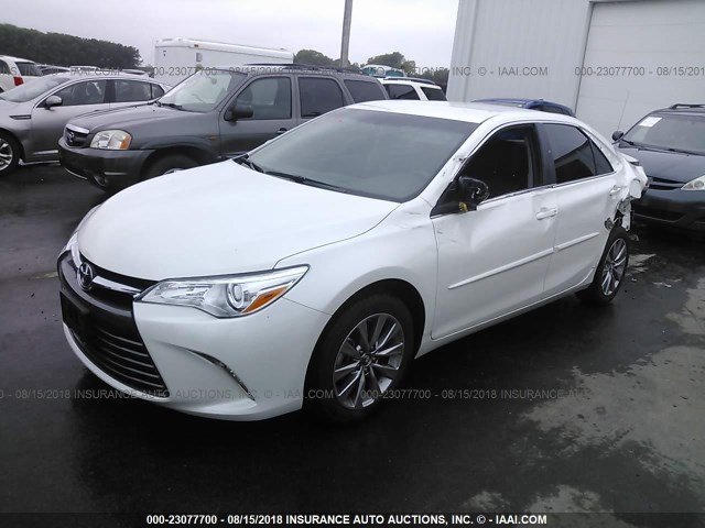4T1BF1FK1HU420162 - 2017 TOYOTA CAMRY LE/XLE/SE/XSE 白色 照片 2