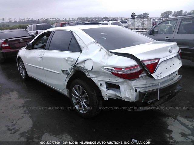 4T1BF1FK1HU420162 - 2017 TOYOTA CAMRY LE/XLE/SE/XSE 白色 照片 3