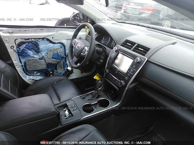 4T1BF1FK1HU420162 - 2017 TOYOTA CAMRY LE/XLE/SE/XSE 白色 照片 5