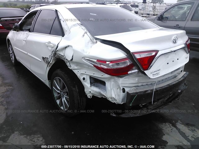 4T1BF1FK1HU420162 - 2017 TOYOTA CAMRY LE/XLE/SE/XSE 白色 照片 6