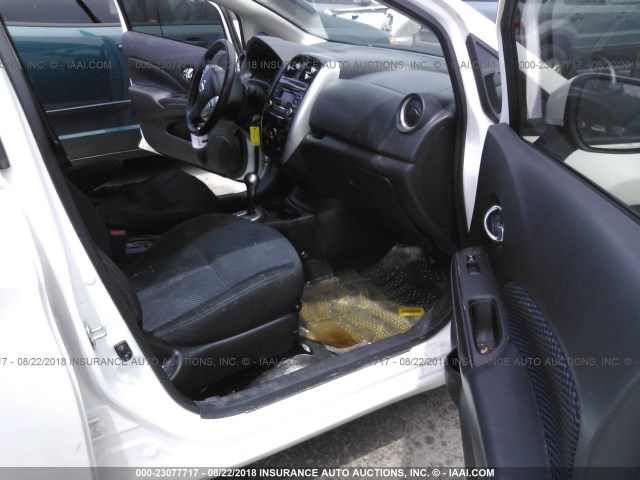 3N1CE2CP5FL387095 - 2015 NISSAN VERSA NOTE S/S PLUS/SV/SL/SR WHITE photo 5