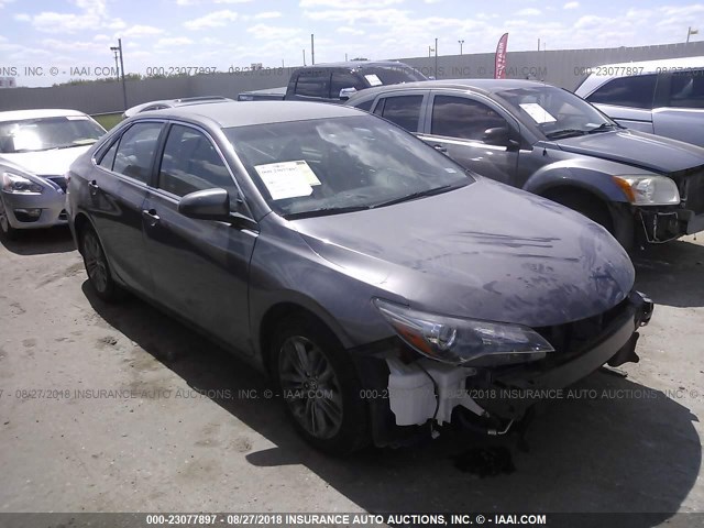 4T1BF1FK5GU584268 - 2016 TOYOTA CAMRY LE/XLE/SE/XSE GREEN photo 1