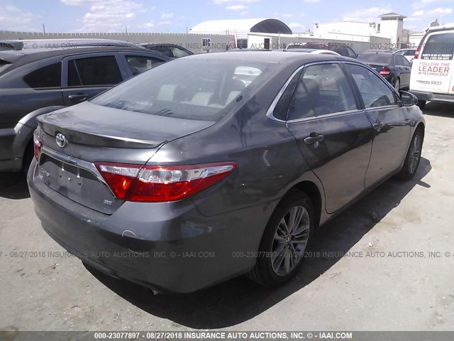 4T1BF1FK5GU584268 - 2016 TOYOTA CAMRY LE/XLE/SE/XSE GREEN photo 4