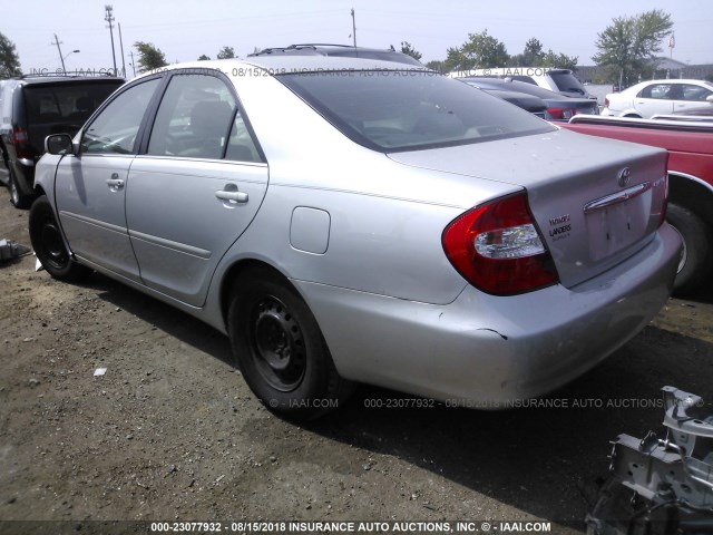 4T1BE32K32U562749 - 2002 TOYOTA CAMRY LE/XLE/SE 银色 照片 3