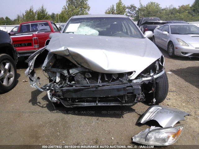 4T1BE32K32U562749 - 2002 TOYOTA CAMRY LE/XLE/SE 银色 照片 6