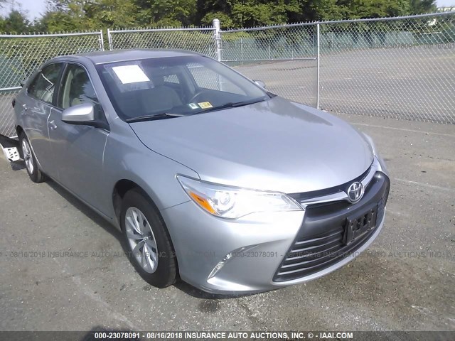 4T4BF1FK0FR456475 - 2015 TOYOTA CAMRY LE/XLE/SE/XSE 银色 照片 1