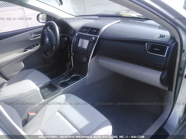 4T4BF1FK0FR456475 - 2015 TOYOTA CAMRY LE/XLE/SE/XSE 银色 照片 5