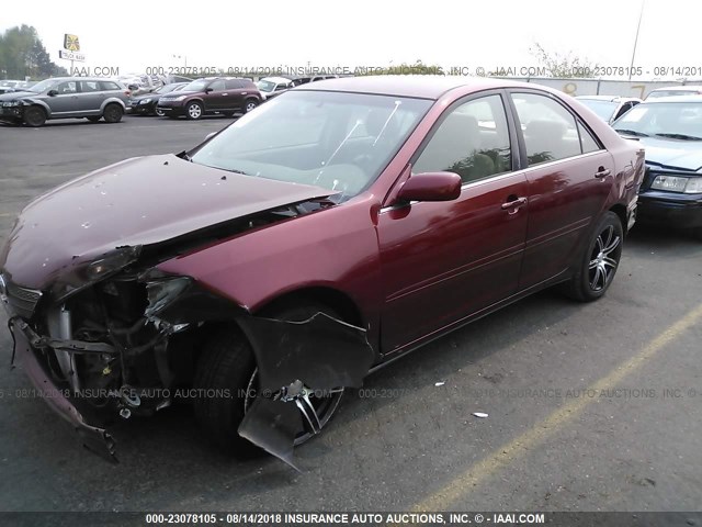 JTDBE32K640279566 - 2004 TOYOTA CAMRY LE/XLE RED photo 2