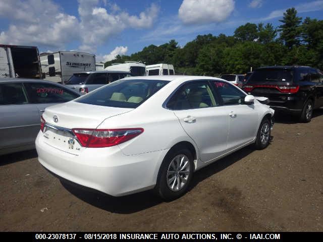 4T1BF1FK3FU924130 - 2015 TOYOTA CAMRY LE/XLE/SE/XSE WHITE photo 4