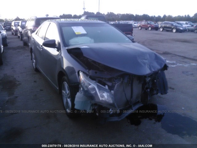 4T1BF1FK4DU679299 - 2013 TOYOTA CAMRY L/SE/LE/XLE 灰色 照片 1