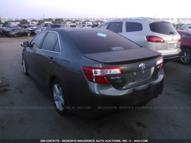 4T1BF1FK4DU679299 - 2013 TOYOTA CAMRY L/SE/LE/XLE 灰色 照片 3