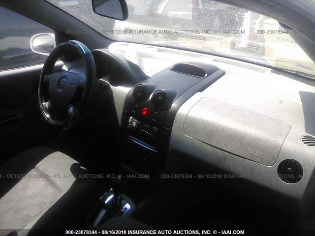 KL1TD52625B336512 - 2005 CHEVROLET AVEO LS WHITE photo 5