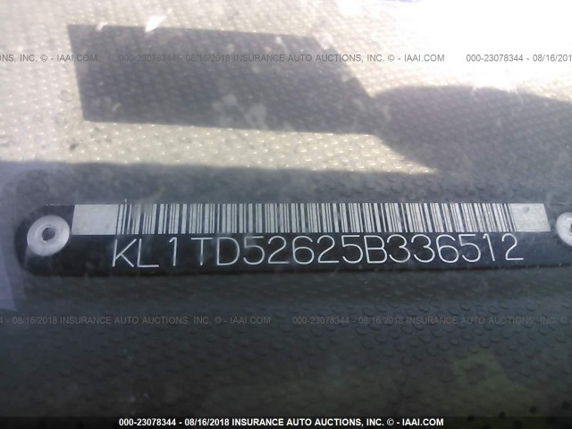 KL1TD52625B336512 - 2005 CHEVROLET AVEO LS WHITE photo 9