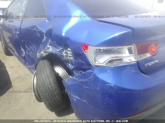 KNAFU6A27A5120056 - 2010 KIA FORTE EX BLUE photo 6