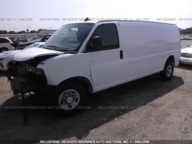 1GCWGBFP3J1316865 - 2018 CHEVROLET EXPRESS G2500  WHITE photo 2