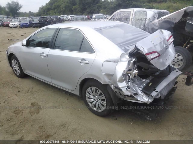 4T1BF1FK5EU394337 - 2014 TOYOTA CAMRY L/SE/LE/XLE 银色 照片 3