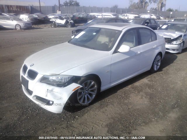 WBAPH5C58BA447679 - 2011 BMW 328 I SULEV WHITE photo 2