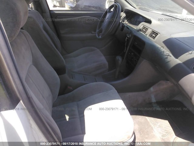 JT2BG22K3X0275914 - 1999 TOYOTA CAMRY LE/XLE 白色 照片 5