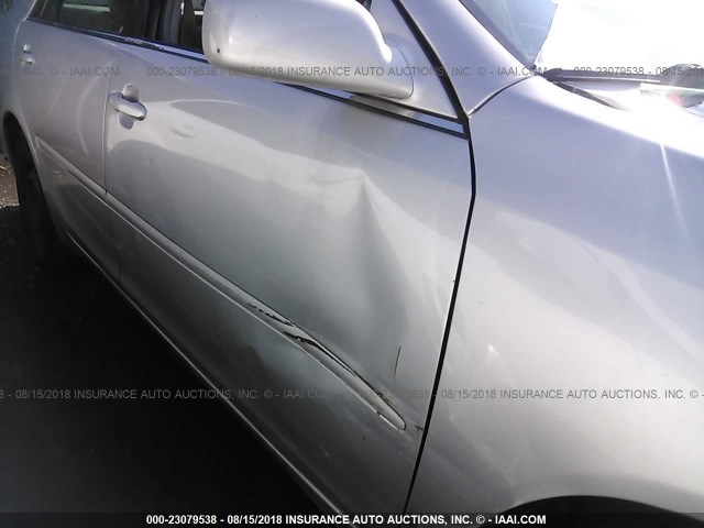 4T1BE32K25U432076 - 2005 TOYOTA CAMRY LE/XLE/SE 银色 照片 6