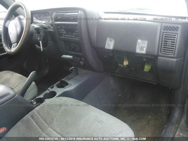 1J4FT48S31L622472 - 2001 JEEP CHEROKEE SPORT GRAY photo 5