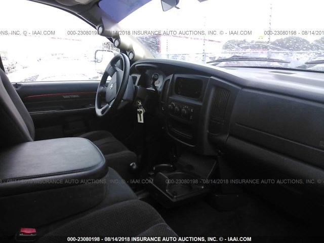 3D7KU28C14G262012 - 2004 DODGE RAM 2500 ST/SLT 黑色 照片 5