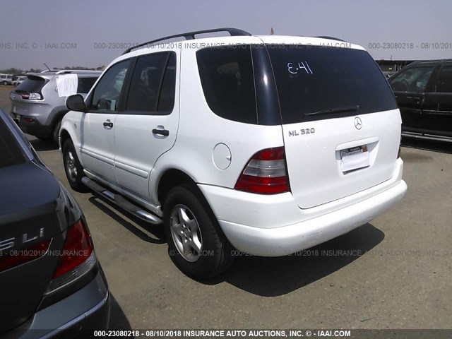 4JGAB54E1YA180625 - 2000 MERCEDES-BENZ ML 320 WHITE photo 3