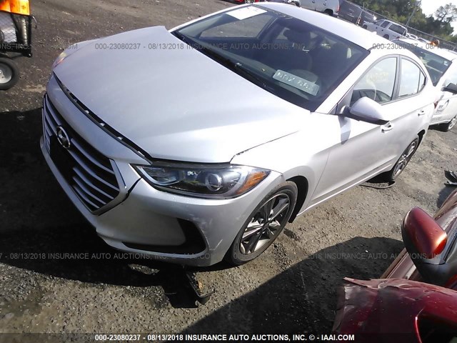 5NPD84LF5JH258360 - 2018 HYUNDAI ELANTRA SEL/VALUE/LIMITED SILVER photo 2