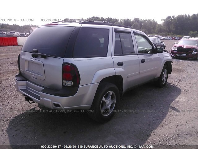 1GNDT13S082110209 - 2008 CHEVROLET TRAILBLAZER LS/LT SILVER photo 4