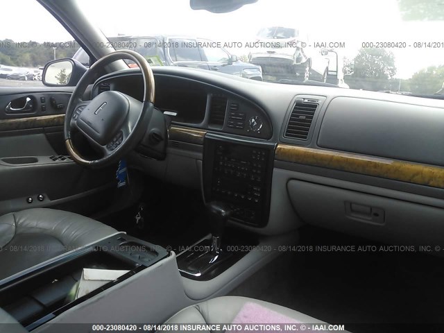 1LNHM97V3YY763667 - 2000 LINCOLN CONTINENTAL  Czarny zdjęcie 5